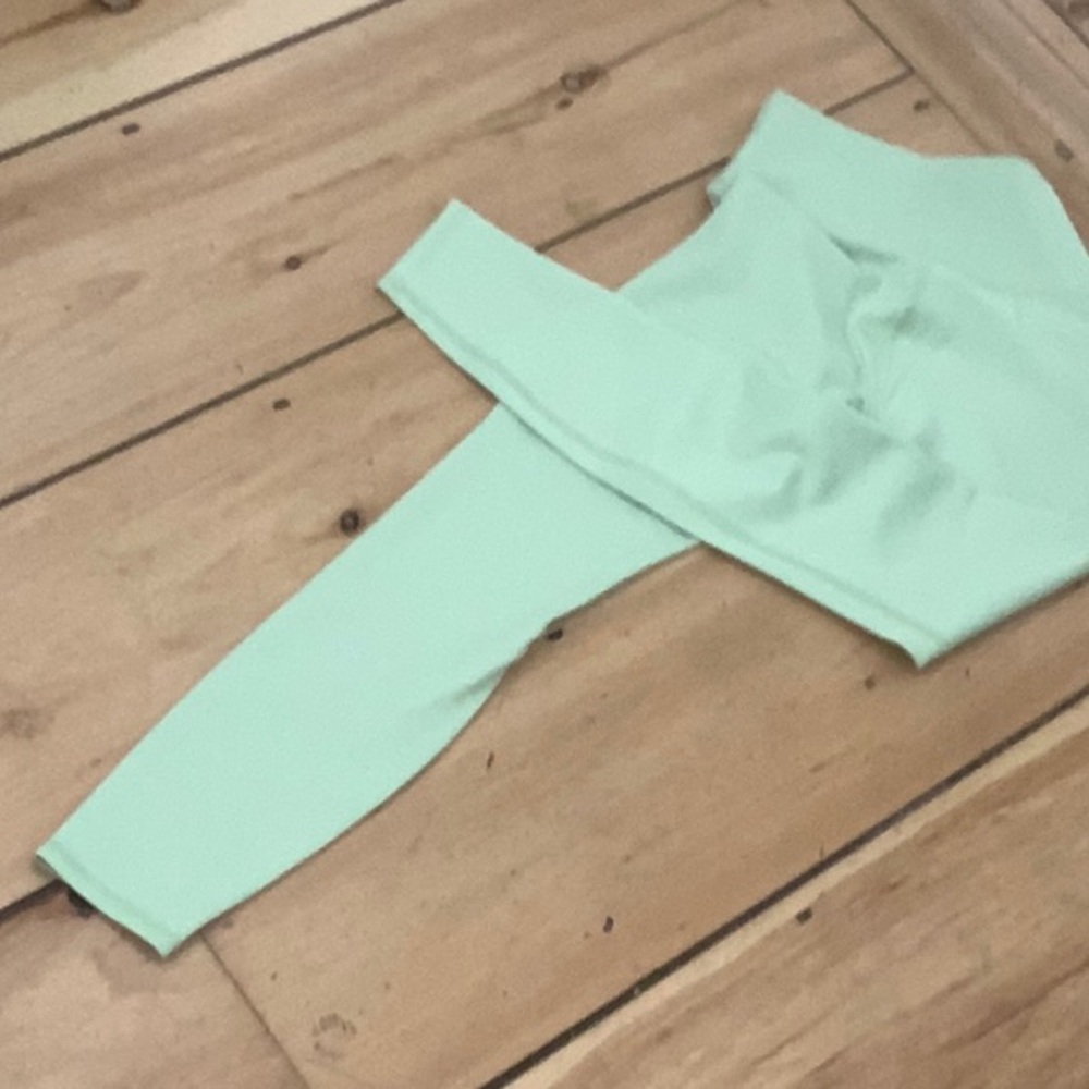 ALO Yoga High-Waist 7/8 Leggings and bra set in iced green tea size s - Picture 3 of 7